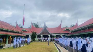 Upacara Bendera Memupuk Bela Negara
